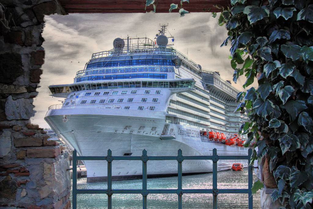 Celebrity reflection hdr_pes.jpg